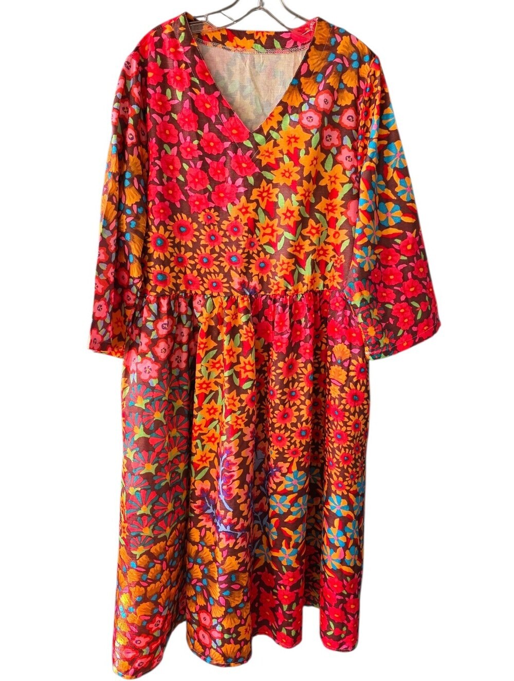 Colorful Floral Midi Dress With V-neck & 3/4 Sleeves Size Large